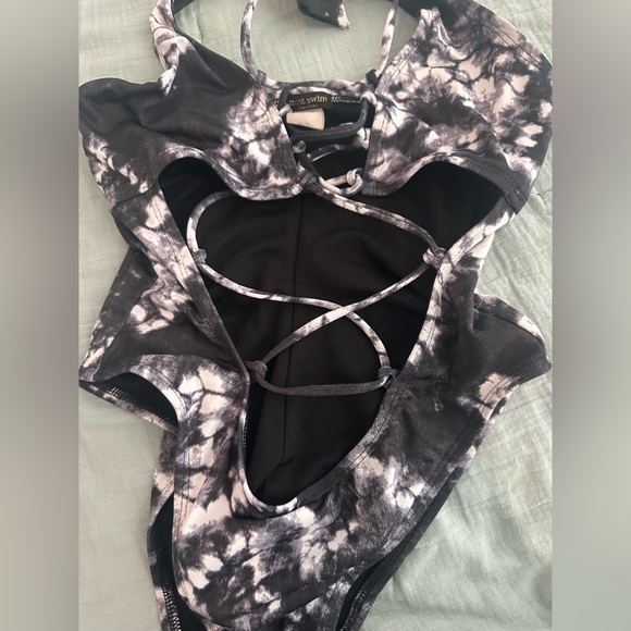 Mint Swim by Draya Cutout-Front One-Piece - Picture 4 of 6